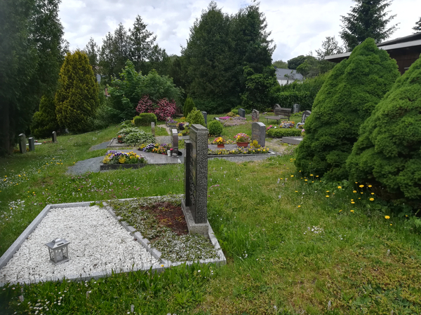 "Wahlgrab Reihengrab" - Beispielbild, Friedhof in Unterwürschnitz