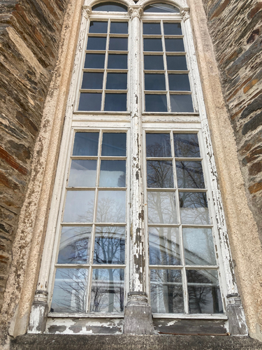 Kirche Schoeneck - Fenster sind erneuerungsbedürftig