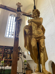 Skulptur: Johannes auf dem Taufstein